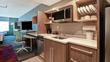 Caja de seguridad en la habitación, escritorio y cortinas blackout