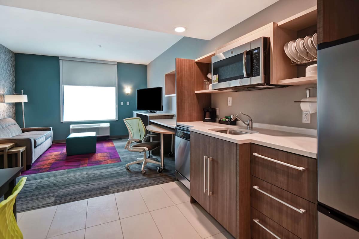 suite, 1 king bed, accessible (hearing) | in-room safe, desk, blackout curtains, soundproofing