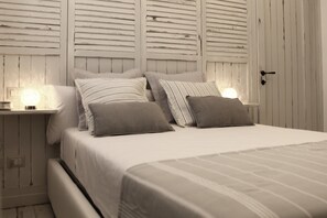 In-room safe, blackout curtains, soundproofing, free WiFi