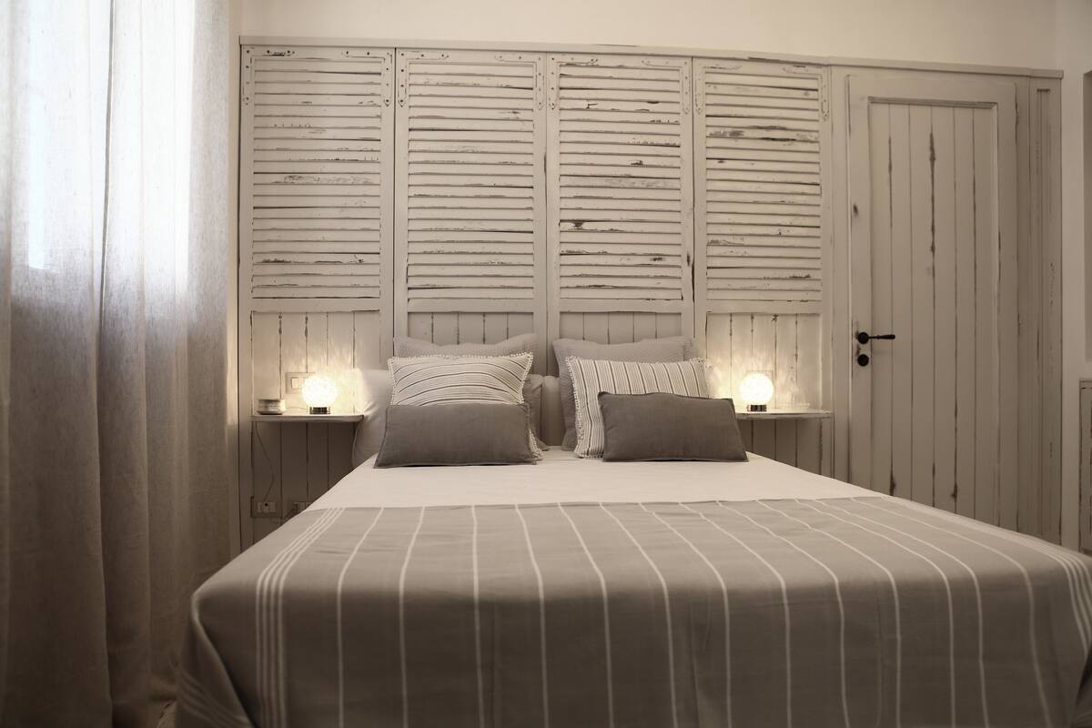 In-room safe, blackout curtains, soundproofing, free WiFi