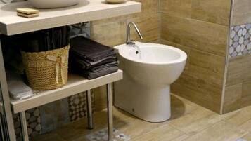 Double Room | Bathroom | Shower, bidet, towels