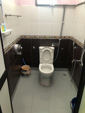 Family Room | Bathroom