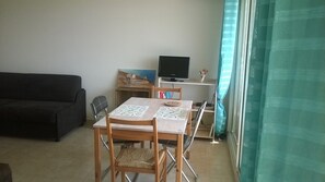 Dining - ANTIBES - LARGE STUDIO BRIGHT, SEA VIEW for 4 pers (Antibes)