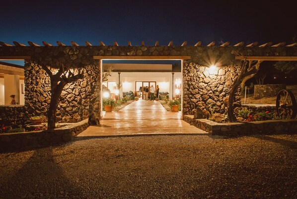 Front of property - evening/night - Hotel Barbagia (Dorgali)