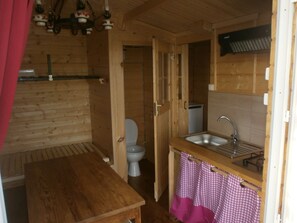 Cabin, 1 Bedroom | Shared kitchen | Fridge, microwave, stovetop, electric kettle - Camping Manex - Cabanes (Saint-Pee-sur-Nivelle)