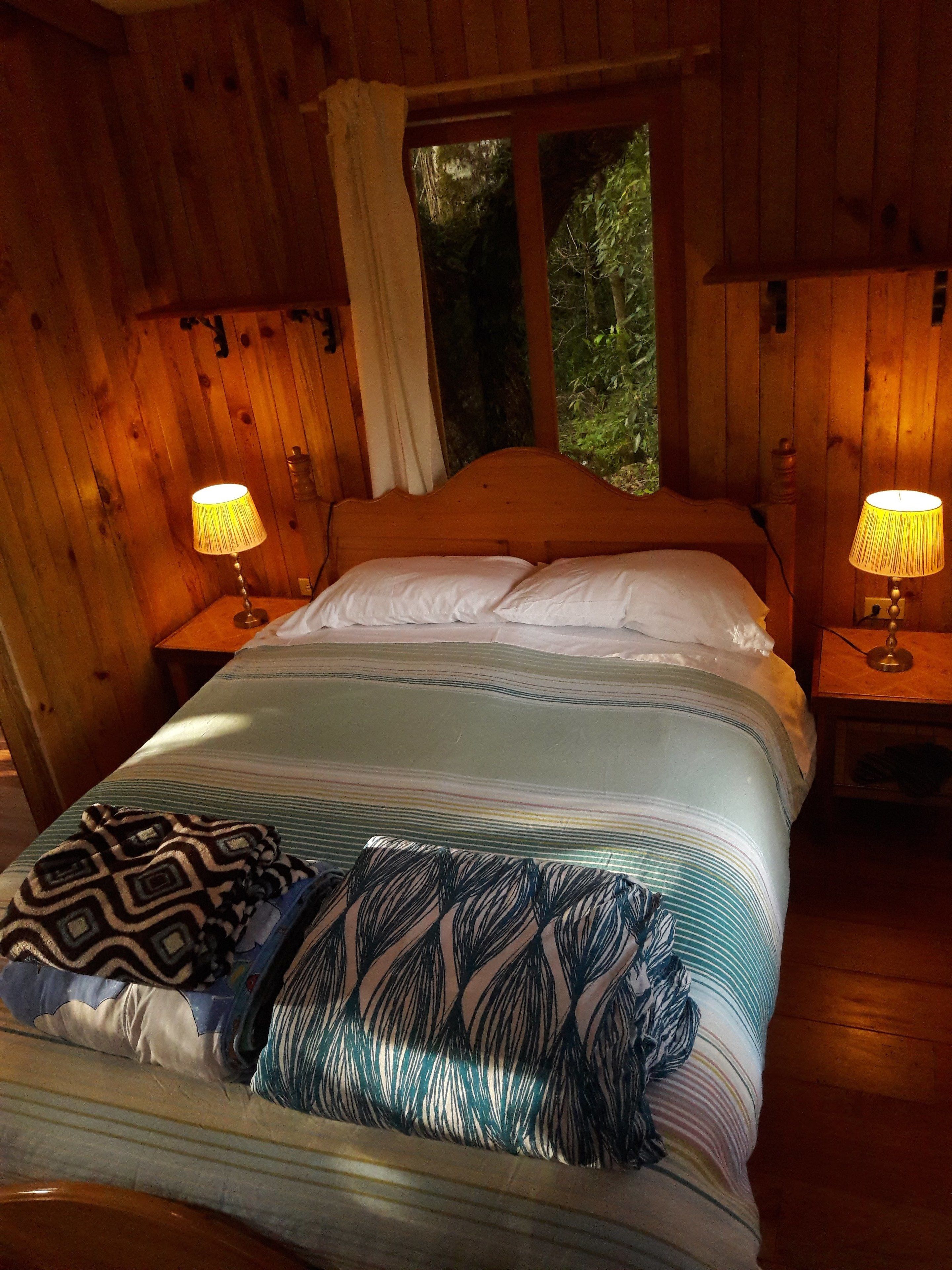 Classic Tree House, 1 Queen Bed, Mountain View | Premium bedding, blackout drapes, free WiFi, bed sheets