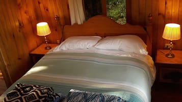 Classic Tree House, 1 Queen Bed, Mountain View | Premium bedding, blackout drapes, free WiFi, bed sheets