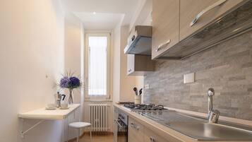 LÀgenhet Comfort - 1 sovrum - utsikt mot staden | Eget kök | KylskÄp, ugn, spishÀll och espressobryggare