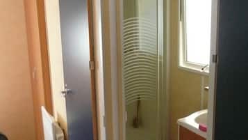 Comfort Mobile Home, Multiple Beds, Terrace, Garden View | Bathroom shower