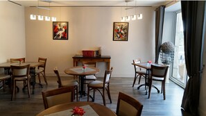 Breakfast area - Hotel Residence Bellevue (Cambo-les-Bains)