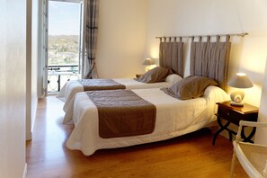 Room, Balcony | Free WiFi, bed sheets - Hotel Residence Bellevue (Cambo-les-Bains)