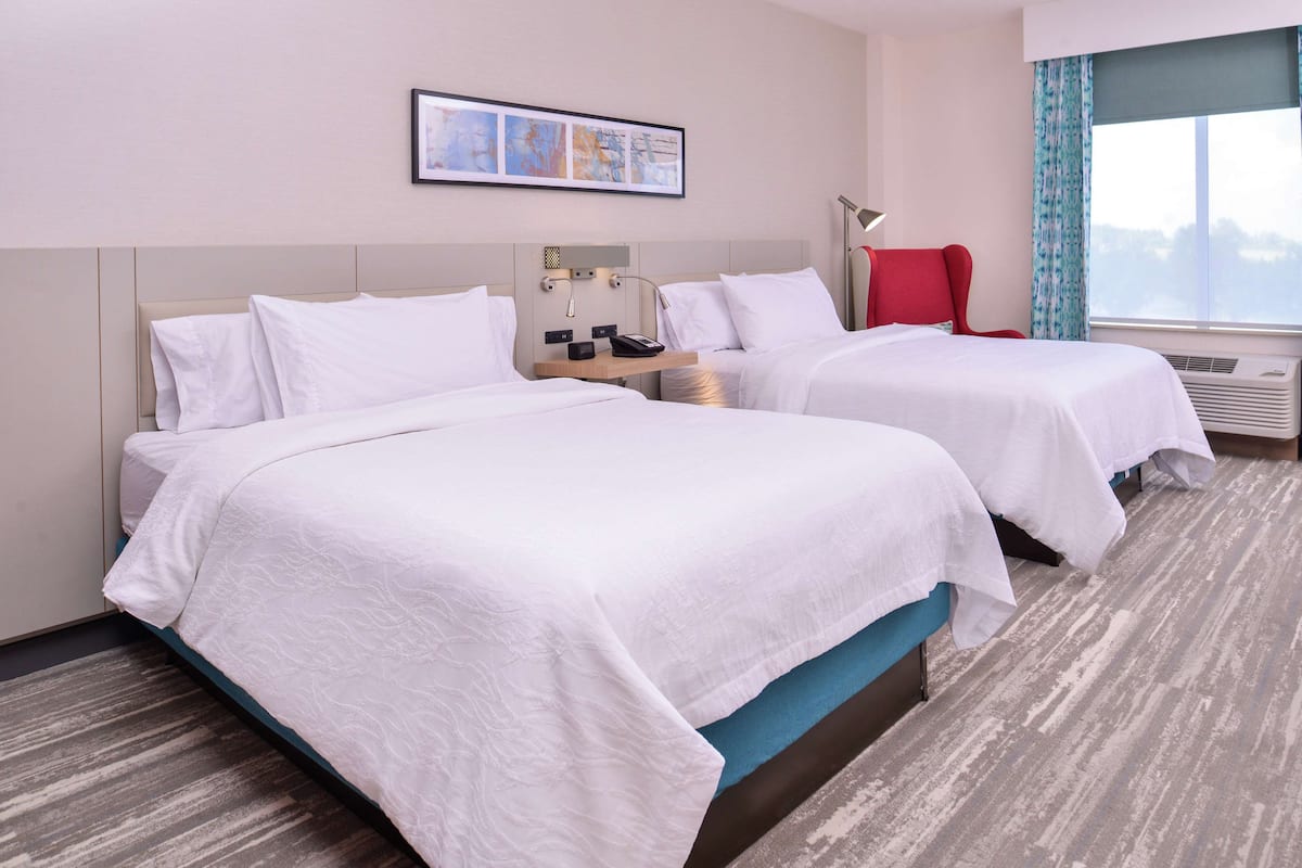 42-inch lcd tv with cable channels, tv, mp3 dock