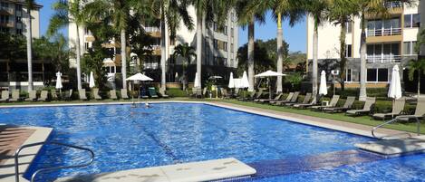 Desk, laptop workspace, free WiFi