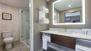 Studio Suite, 1 King Bed | Bathroom shower
