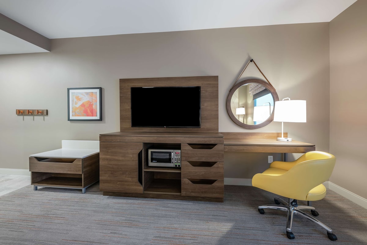 Room, 1 King Bed | In-room safe, desk, iron/ironing board, free cribs/infant beds