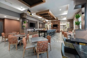 Restaurant - Hampton Inn & Suites Charlottetown (Charlottetown)