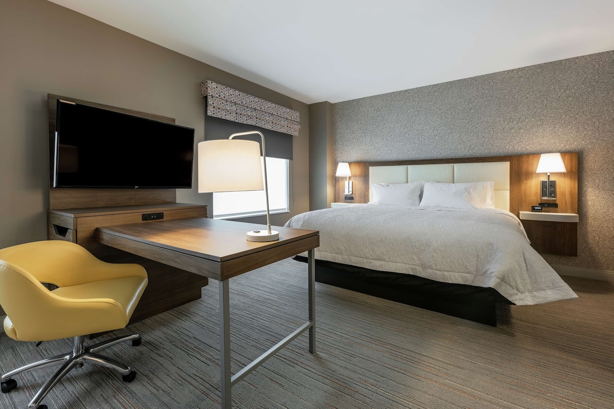 studio suite, 1 king bed | in-room safe, desk, iron/ironing board, free cots/infant beds