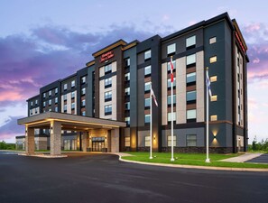 Exterior - Hampton Inn & Suites Charlottetown (Charlottetown)