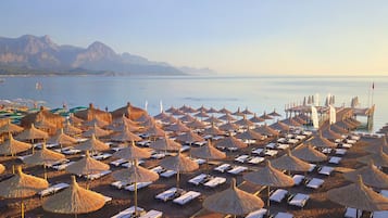Private beach, sun-loungers, beach umbrellas, beach towels