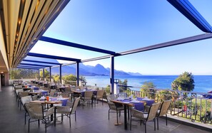 3 restaurants, breakfast served