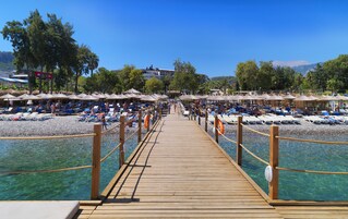 Playa privada, camastros, sombrillas y toallas de playa 