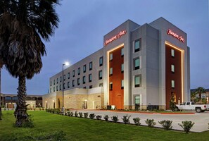 A modern Hampton Inn hotel with a prominent sign, a well-maintained lawn, and a parking area. - Hampton Inn Weslaco (Weslaco)