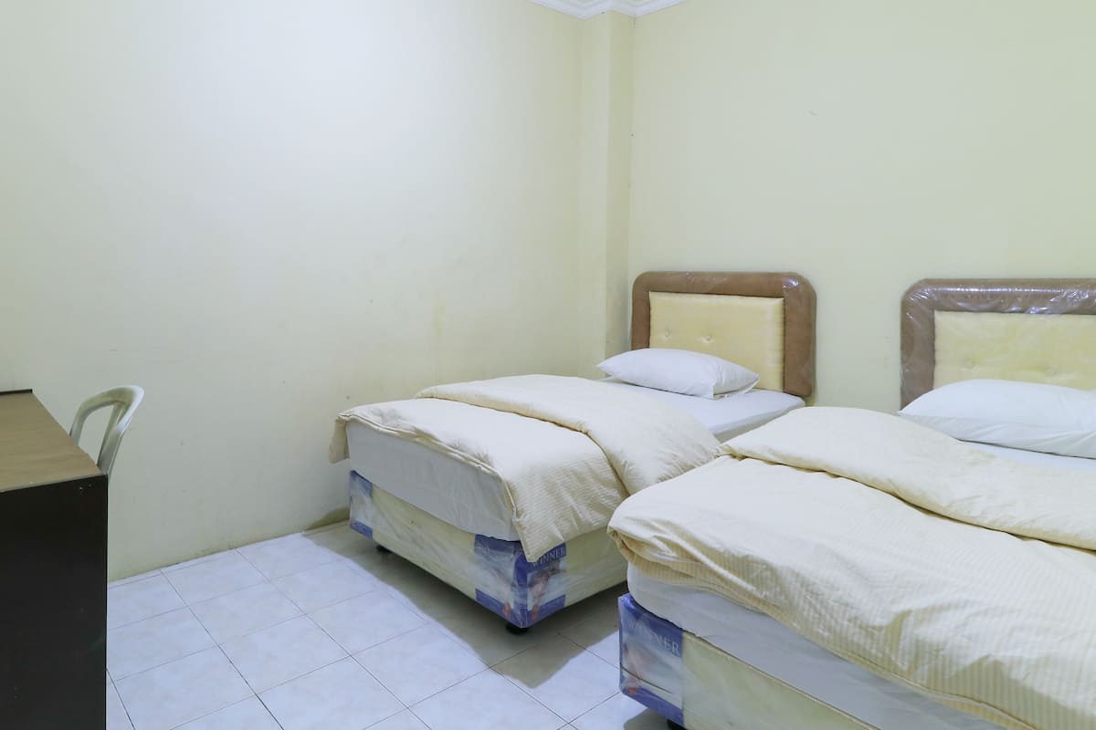 Standard Double Room | Desk, free WiFi, bed sheets