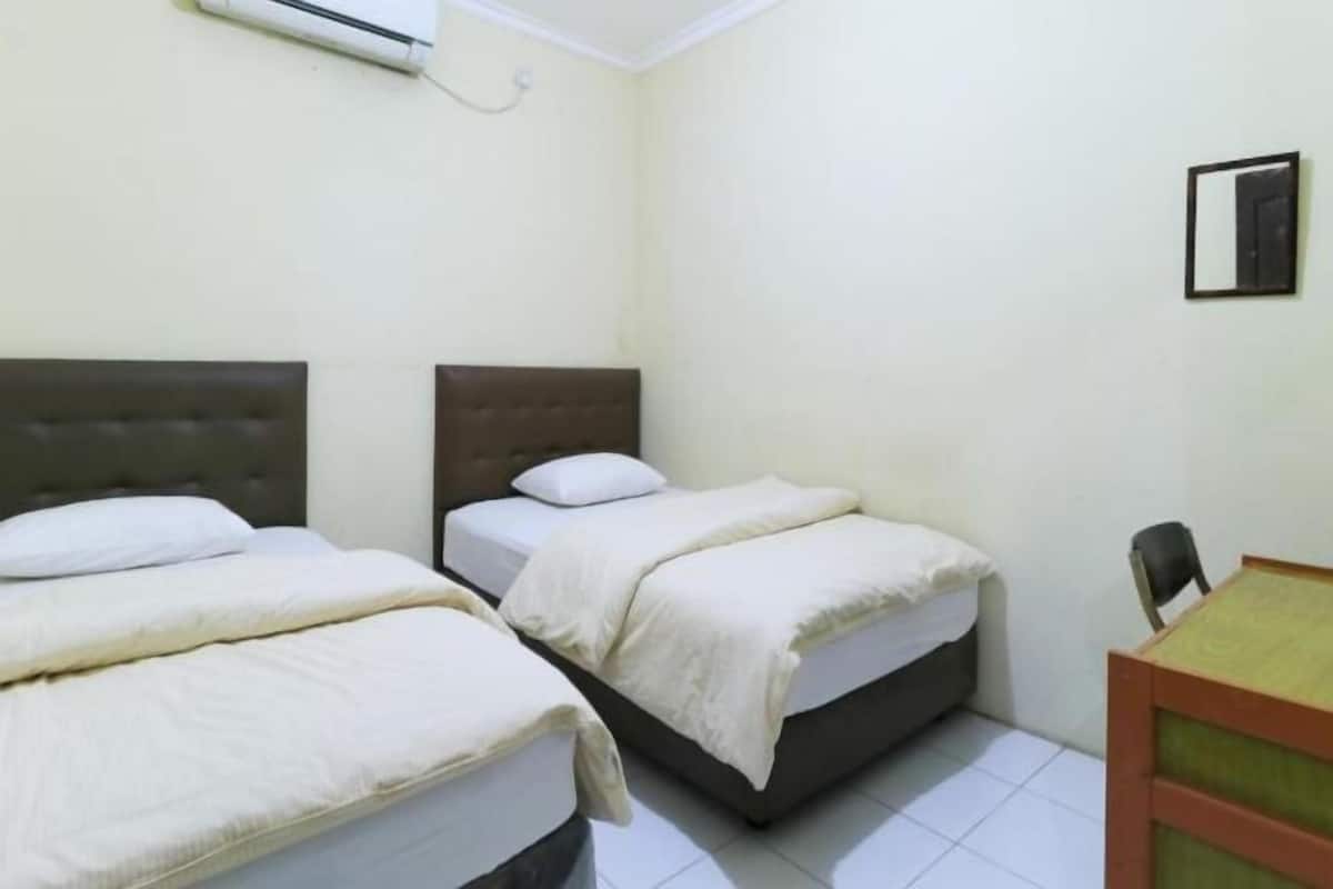 Desk, free WiFi, bed sheets