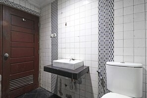 Deluxe Room | Bathroom