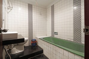 Deluxe Room | Bathroom | Shower - Damon Butik Hotel Pekanbaru (Pekanbaru)