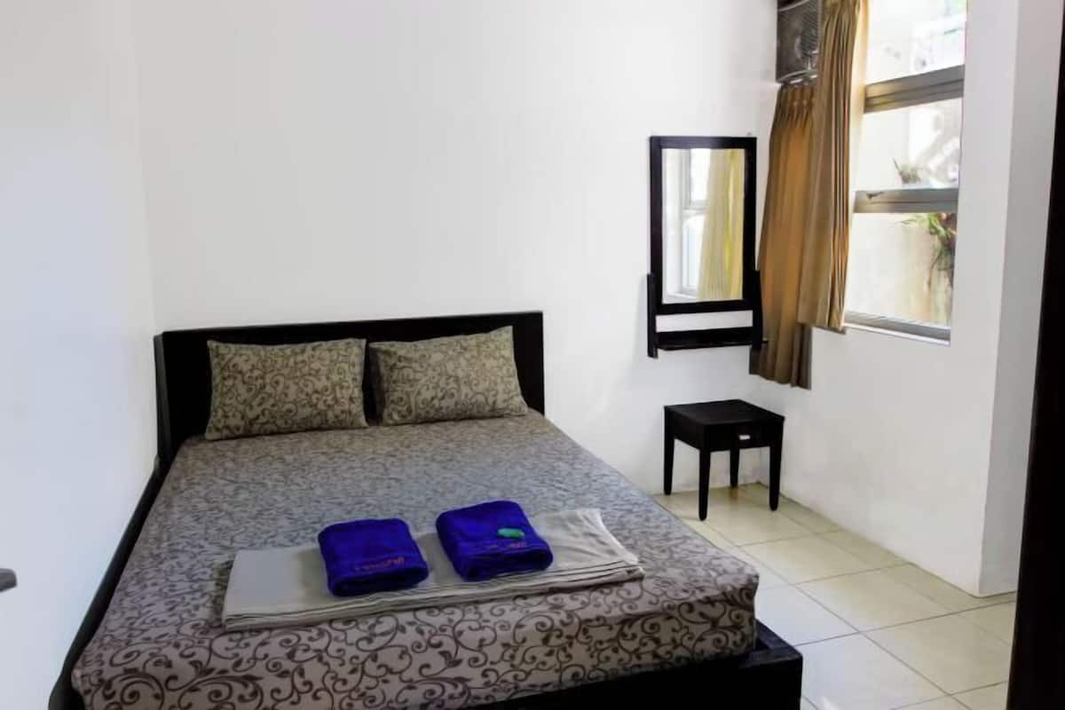 1 quarto, escrivaninha, Wi-Fi de cortesia, roupa de cama