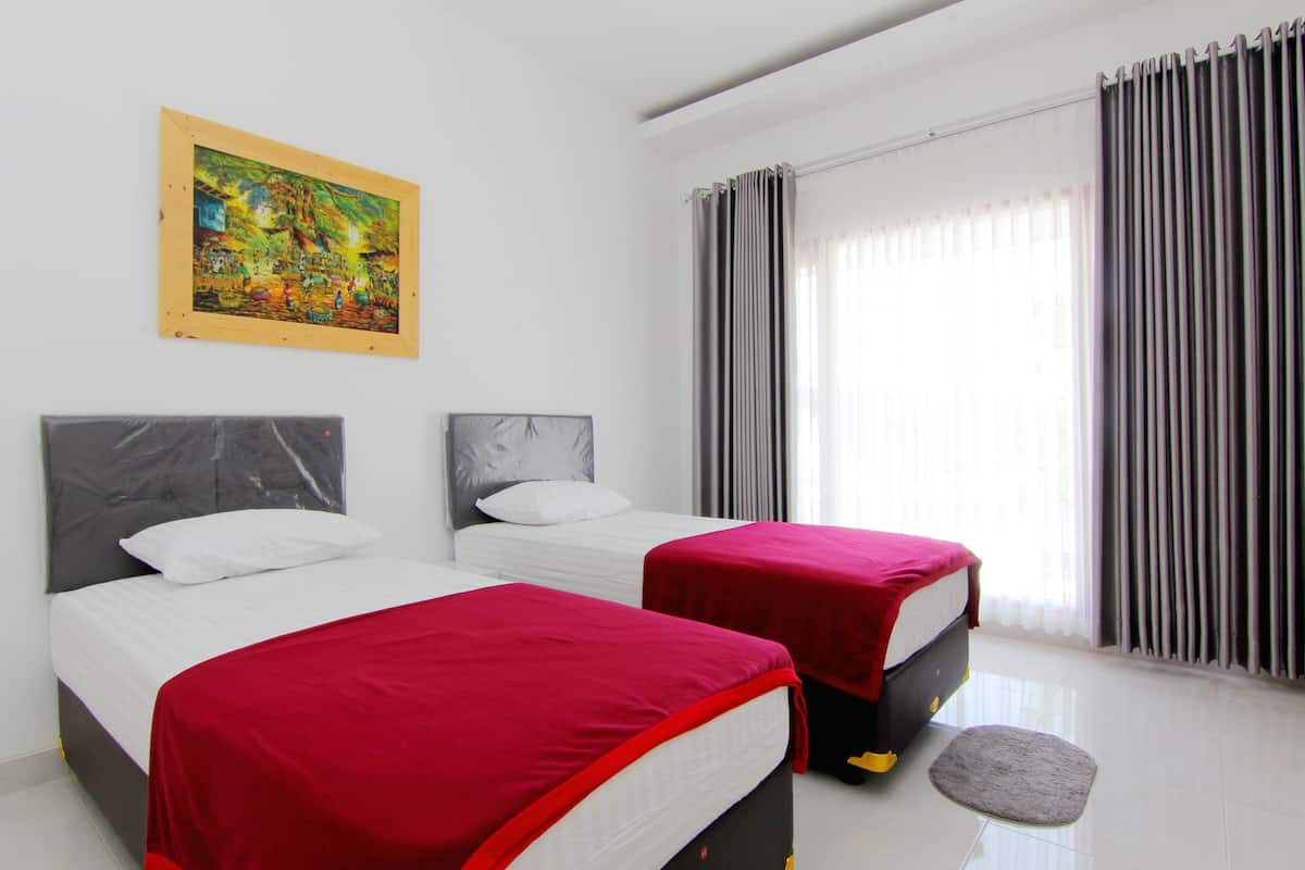 Standard Twin Room, Shared Bathroom | WiFi (free)