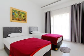 Standard Twin Room, Shared Bathroom | Free WiFi