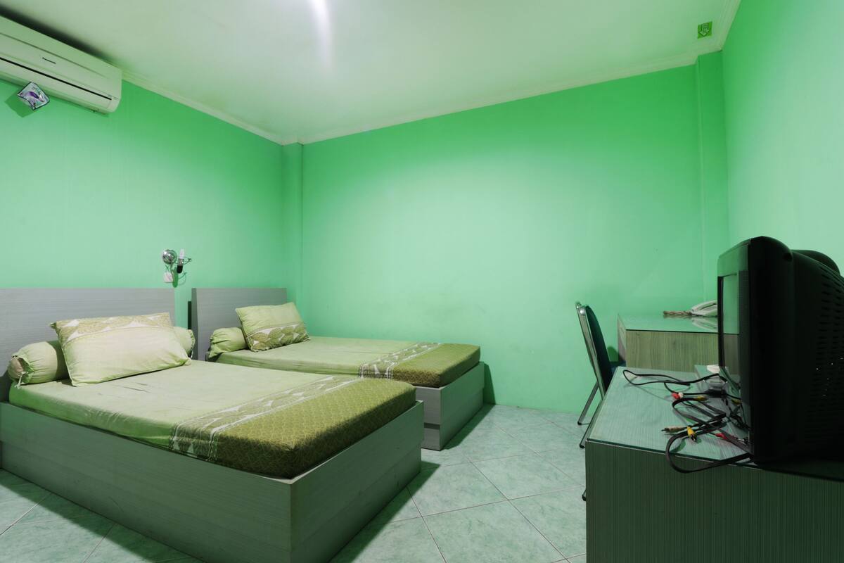 Standard Twin Room | Desk, free WiFi