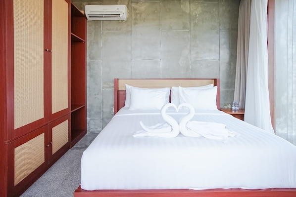 Iron/ironing board, free WiFi