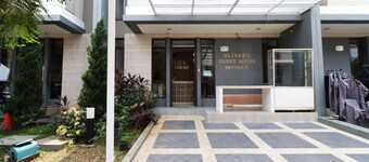 Oliver's Guest House