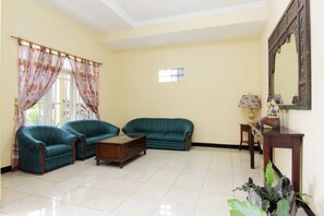 Lobby sitting area - JJ House Gejayan (Depok)