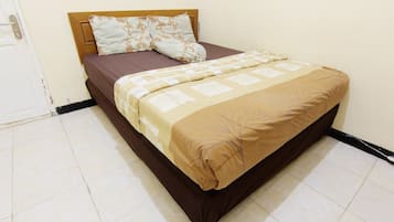 Habitación estándar | Ropa de cama hipoalergénica, escritorio y tabla de planchar con plancha