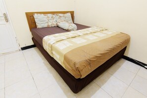 Habitación estándar | Ropa de cama hipoalergénica, escritorio, tabla de planchar con plancha
