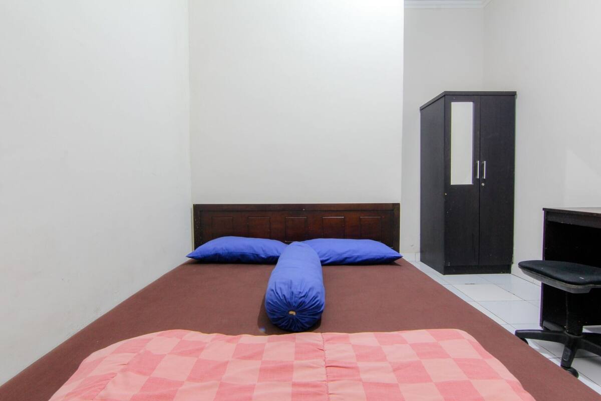 Ropa de cama hipoalergénica, escritorio, tabla de planchar con plancha