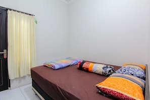 Chambre Standard | Literie hypoallergénique, bureau, fer et planche à repasser