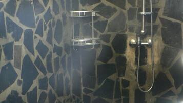 Shower kamar mandi