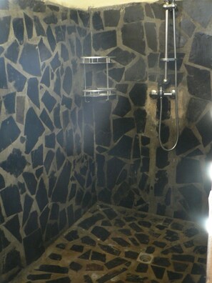 Bathroom shower - Villa Nofy (Nosy Be)