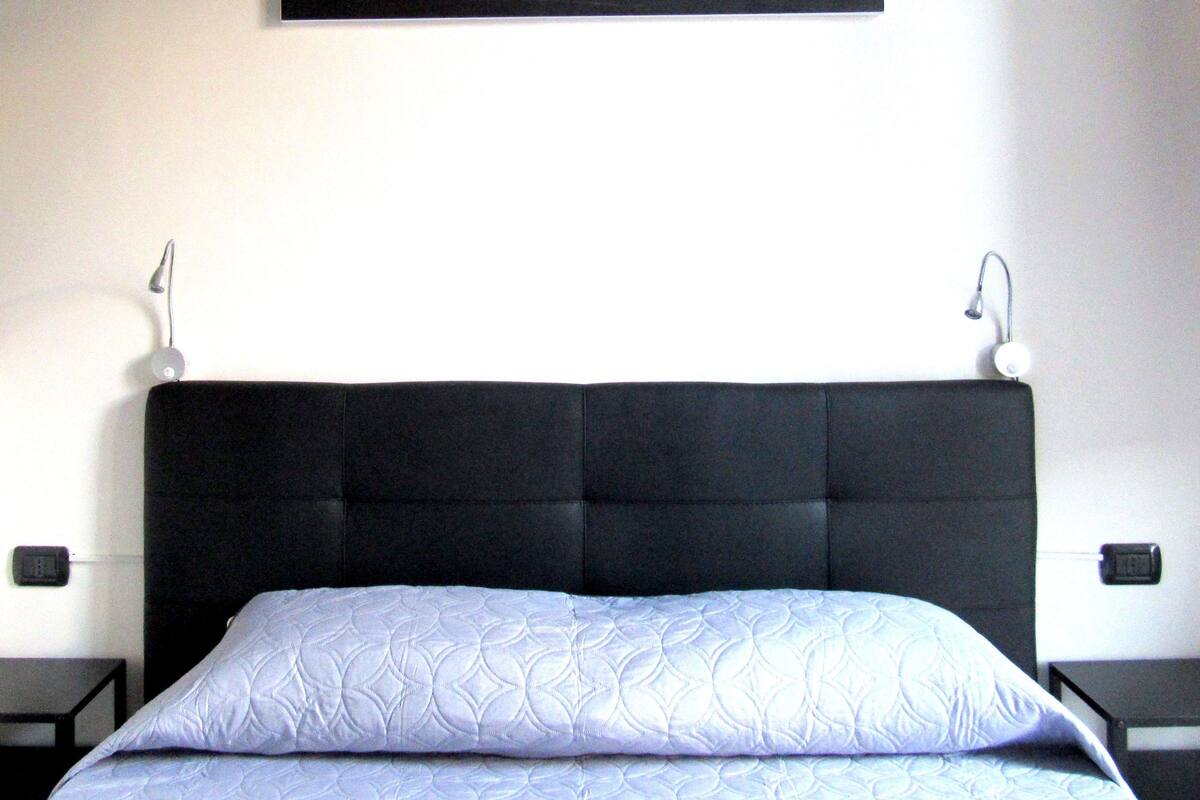 Deluxe Room, Kitchenette | Premium bedding, down comforters, pillowtop beds, minibar (free items)