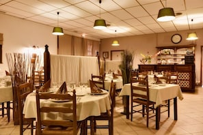 Lunch and dinner served, French cuisine