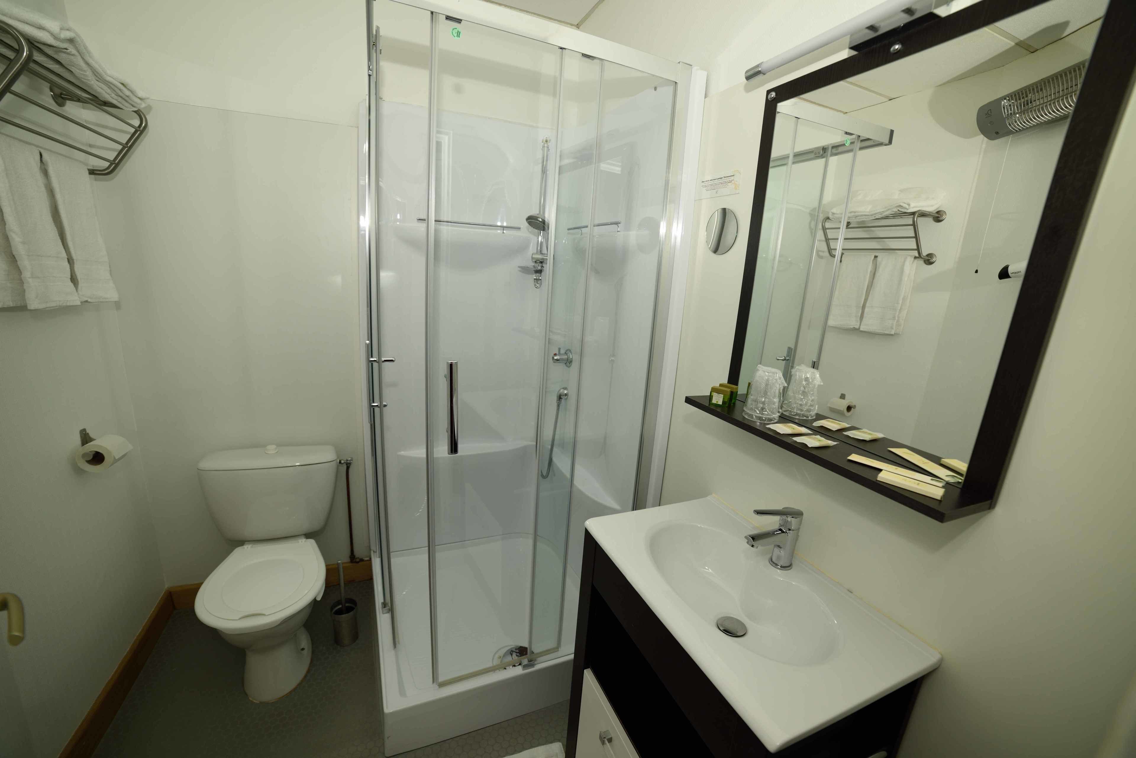 classic double or twin room, 2 single beds | bathroom | hair dryer, towels, soap, shampoo