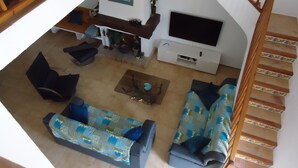 Smart-TV, peis og bøker