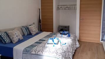 6 bedrooms, iron/ironing board, WiFi, bed sheets