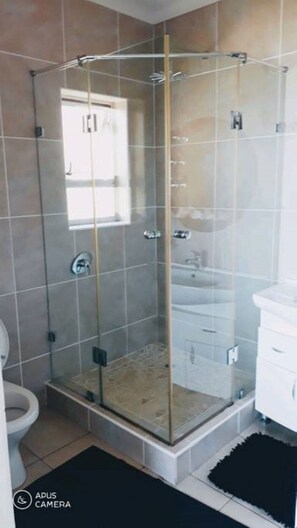 Badekar, håndklæder, Sæbe, Toiletpapir