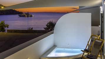 Suite estudio familiar, hidromasaje, vista al mar (201) | Tina de hidromasaje privada